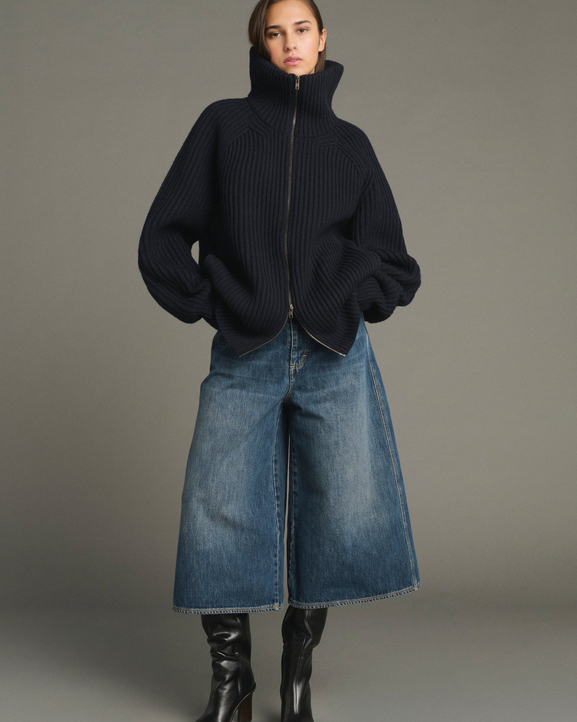 Denim Bleu Delave Joyce Womens Cropped Denim Pants Soeur Clothing