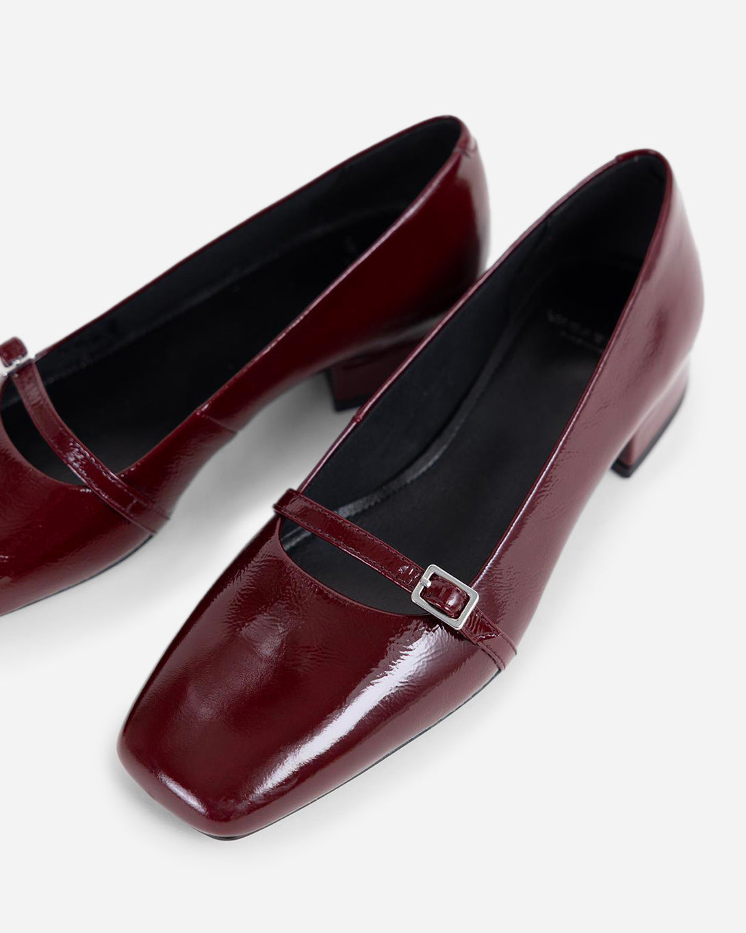 Cherry Debbi Vagabond Womens Shoes