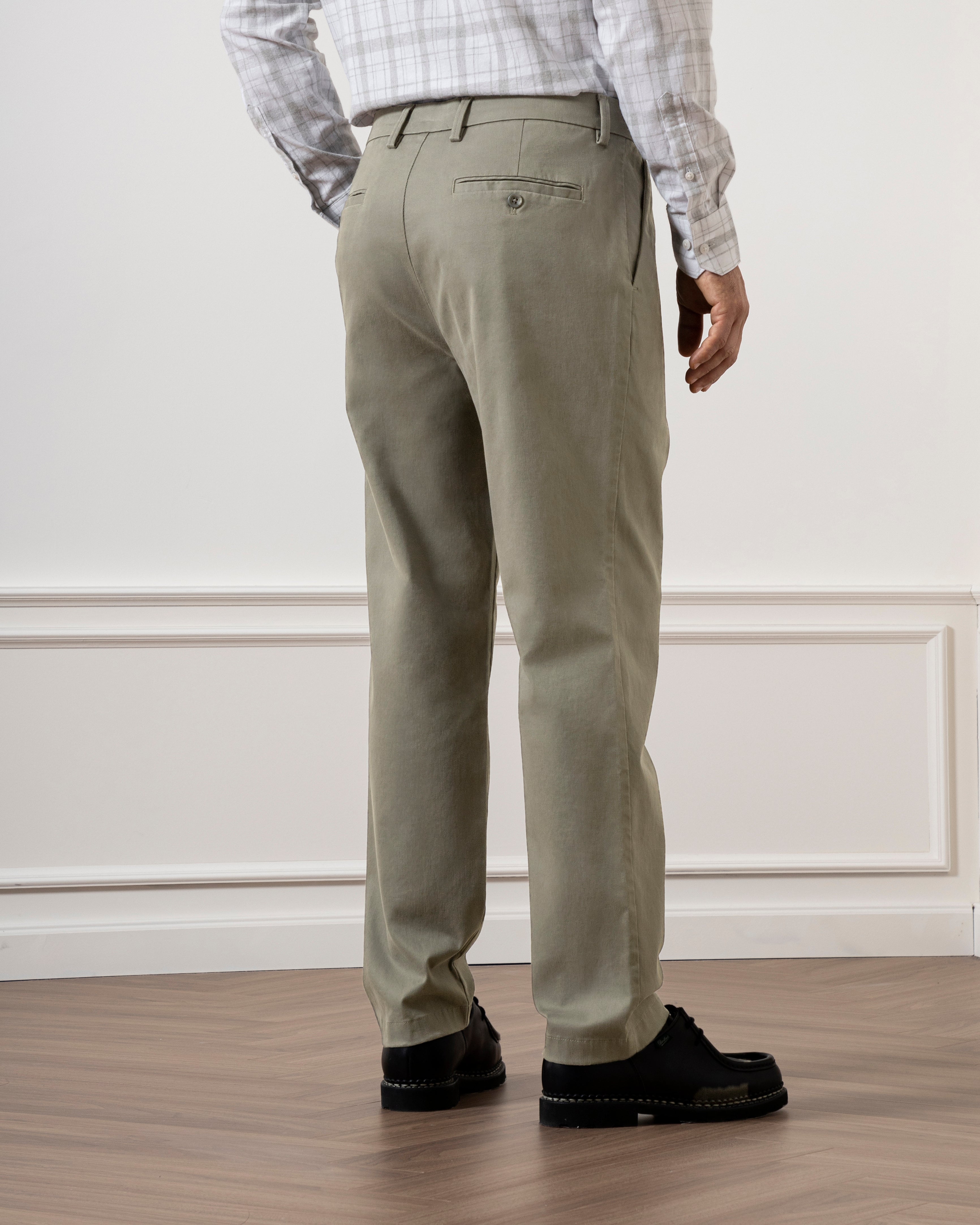 Castor Grey Niles Bedford Trousers Mens Pleated Light Weight Trousers Stretch Pants Belt Loops Cotton Spandex Blend Pants
