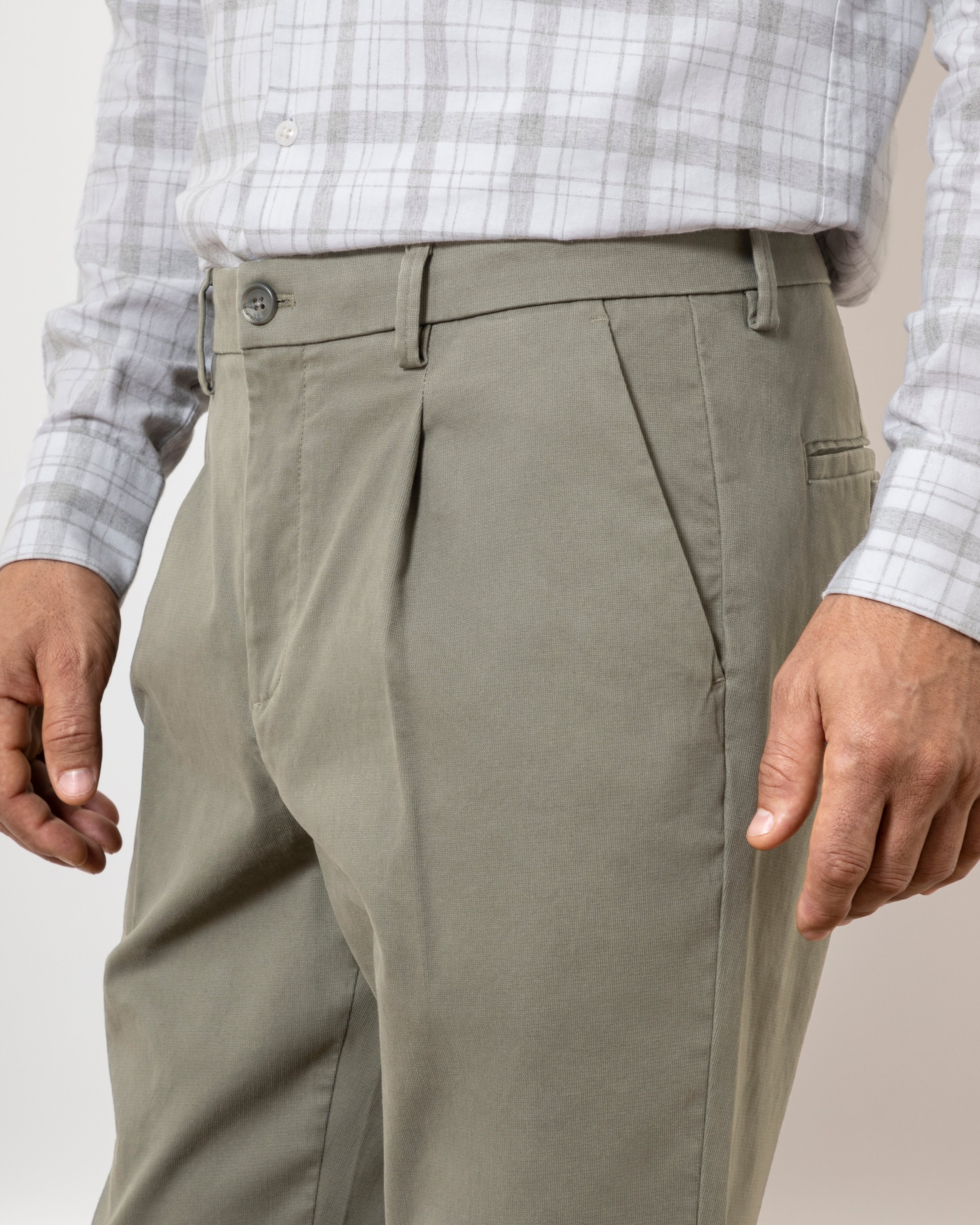Castor Grey Niles Bedford Trousers Mens Pleated Light Weight Trousers Stretch Pants Belt Loops Cotton Spandex Blend Pants