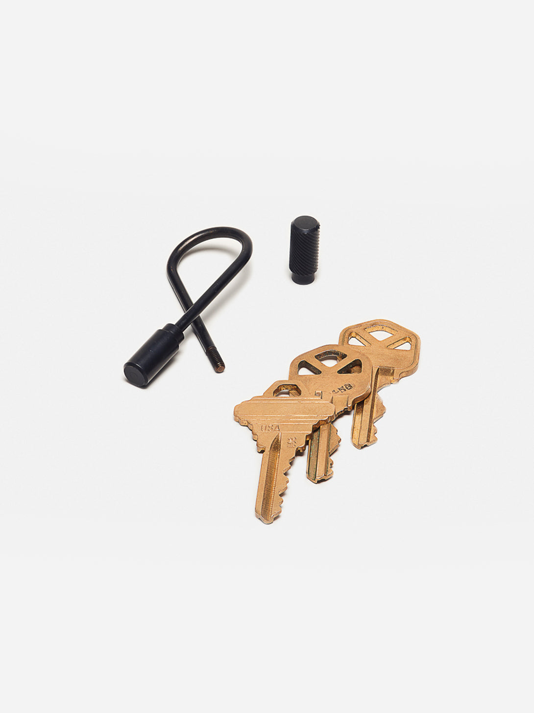 Carbon Black Closed Helix Keyring Men’s Craighill keychain ONS Clothing