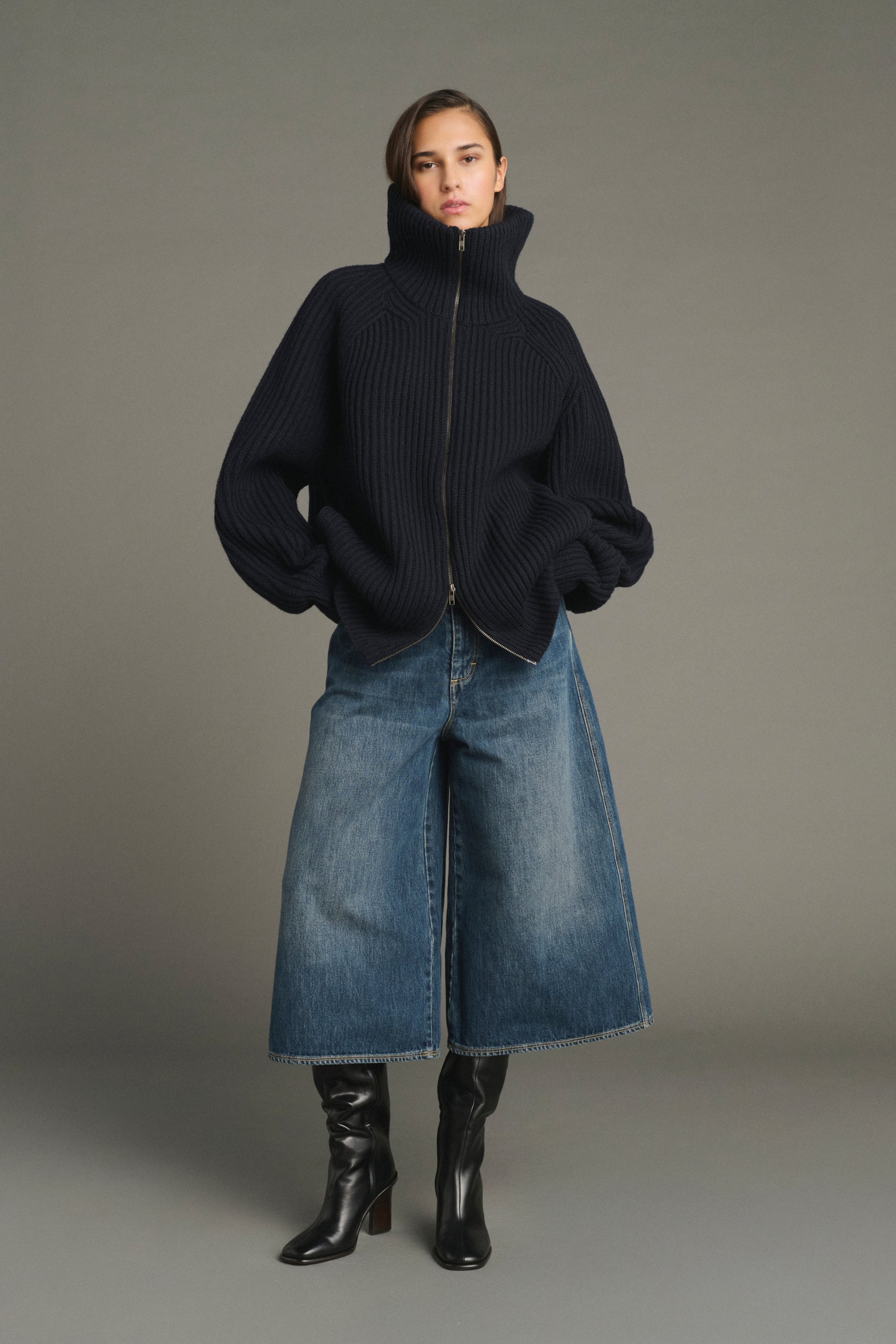 Denim Bleu Delave Joyce Womens Cropped Denim Pants Soeur Clothing