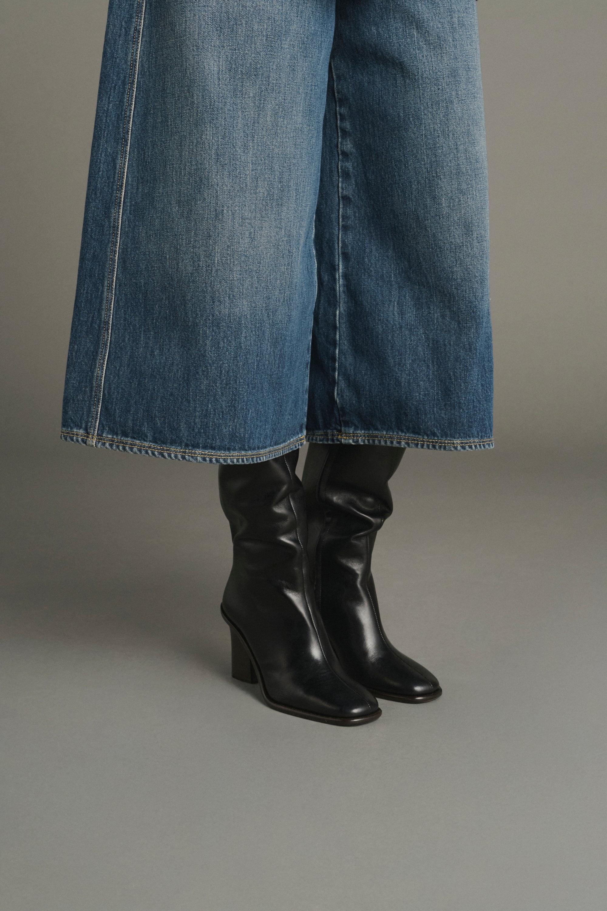 Denim Bleu Delave Joyce Womens Cropped Denim Pants Soeur Clothing