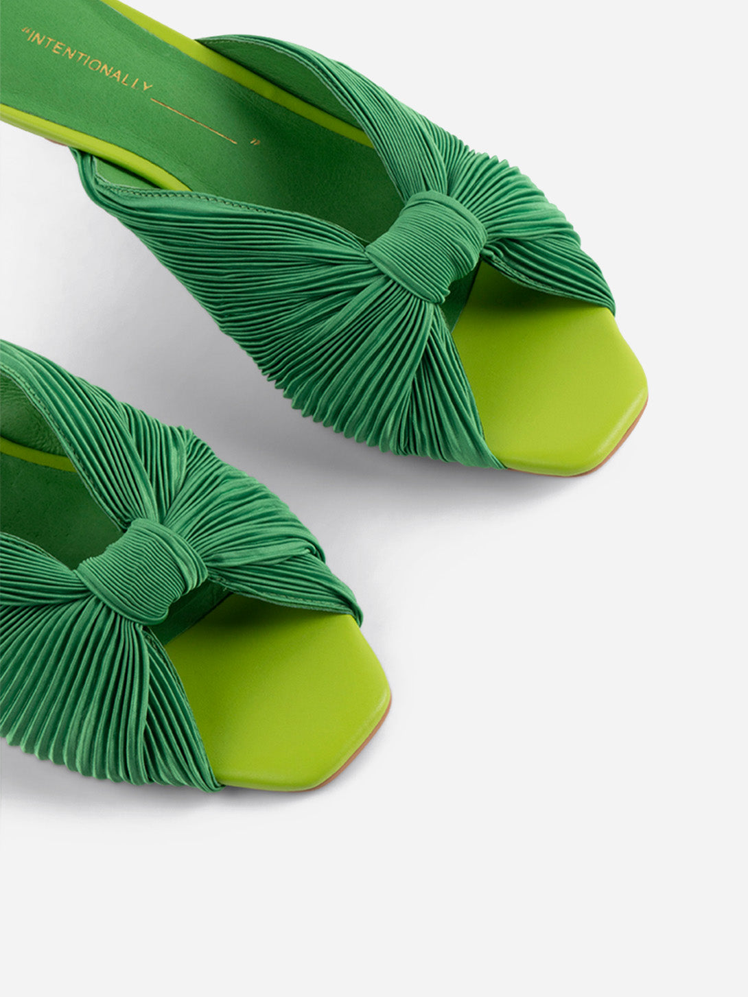 Grass Curfew Womens Intentionally Blank Green Low Heel Shoe 