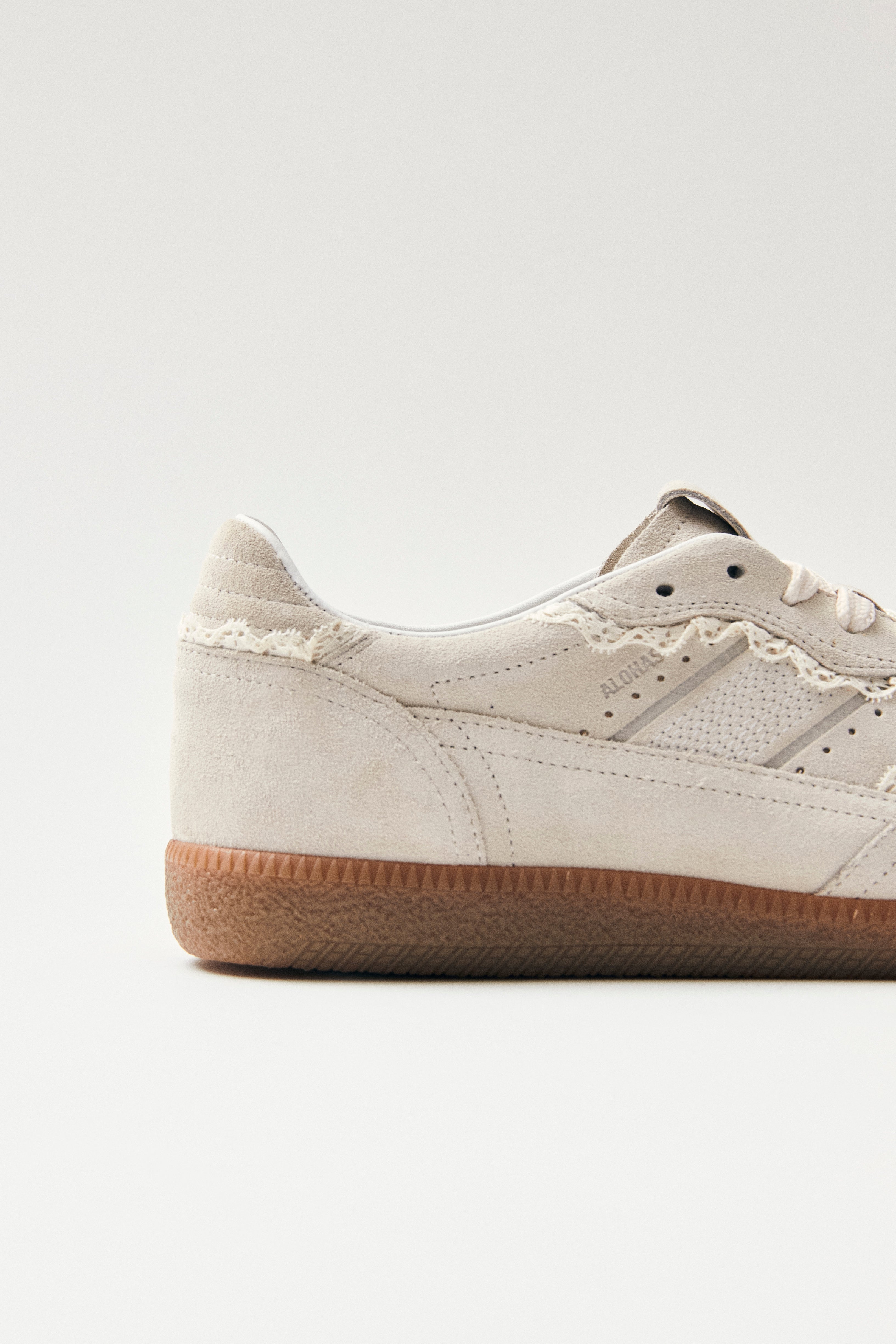 Cream Tb.490 Crochet Mens Alohas Sneakers Mens Shoes 