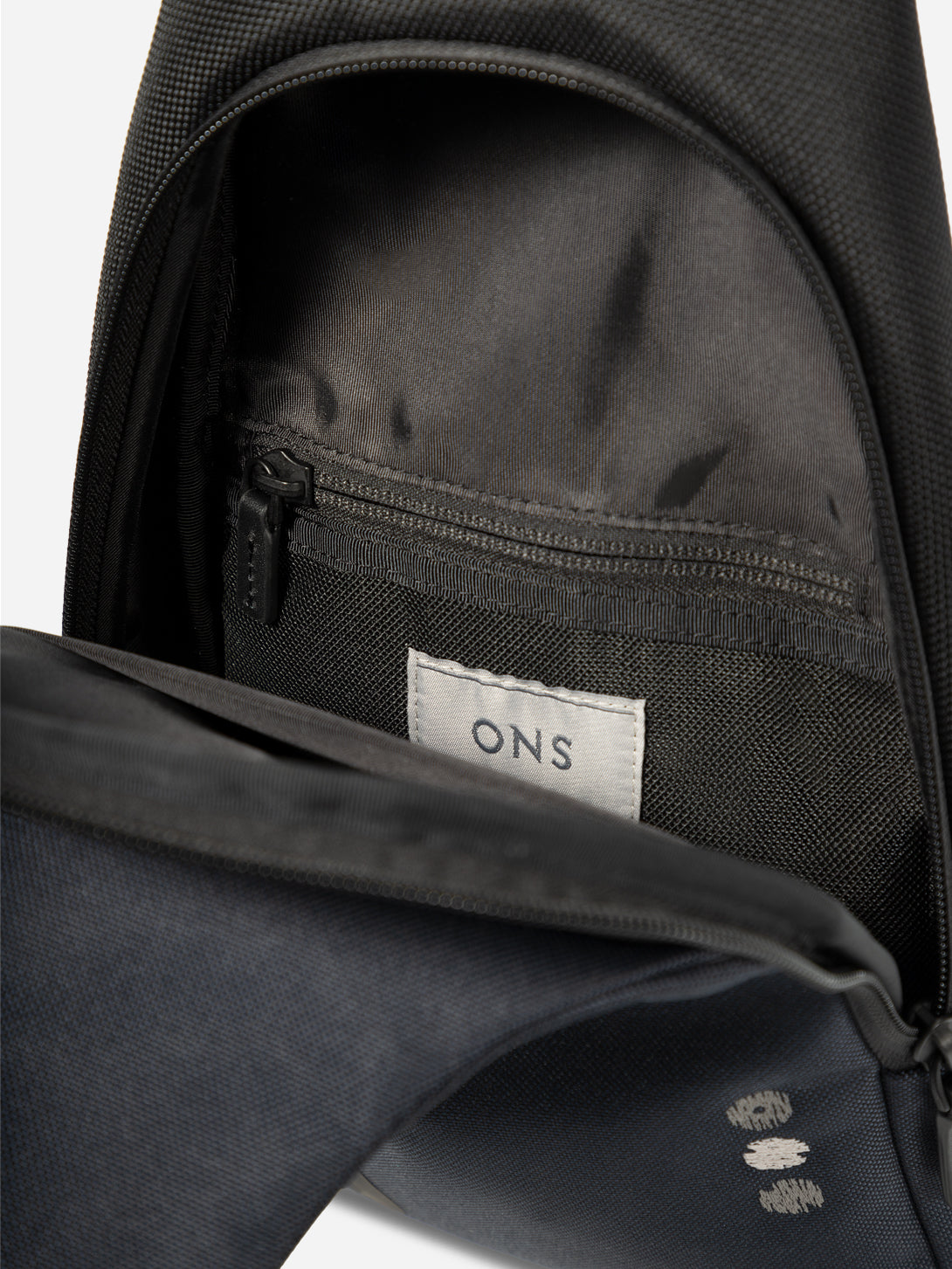 Navy x Black Day Life Sling ONS Mens Compact Travel Bag Crossbody Bag 