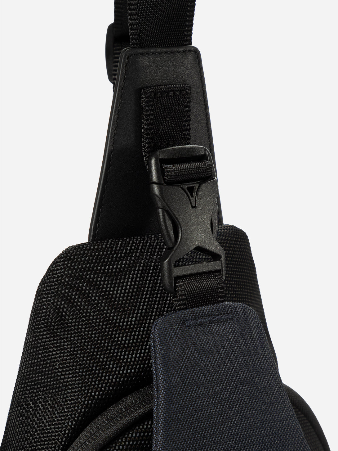 Navy x Black Day Life Sling ONS Mens Compact Travel Bag Crossbody Bag 