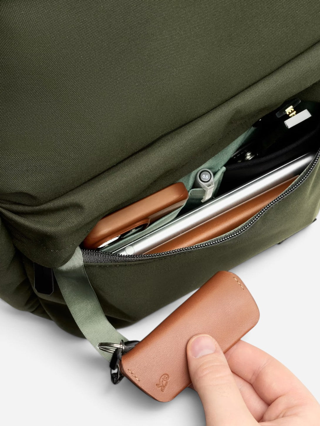 Olive Classic Daypack Bellroy Backpack 