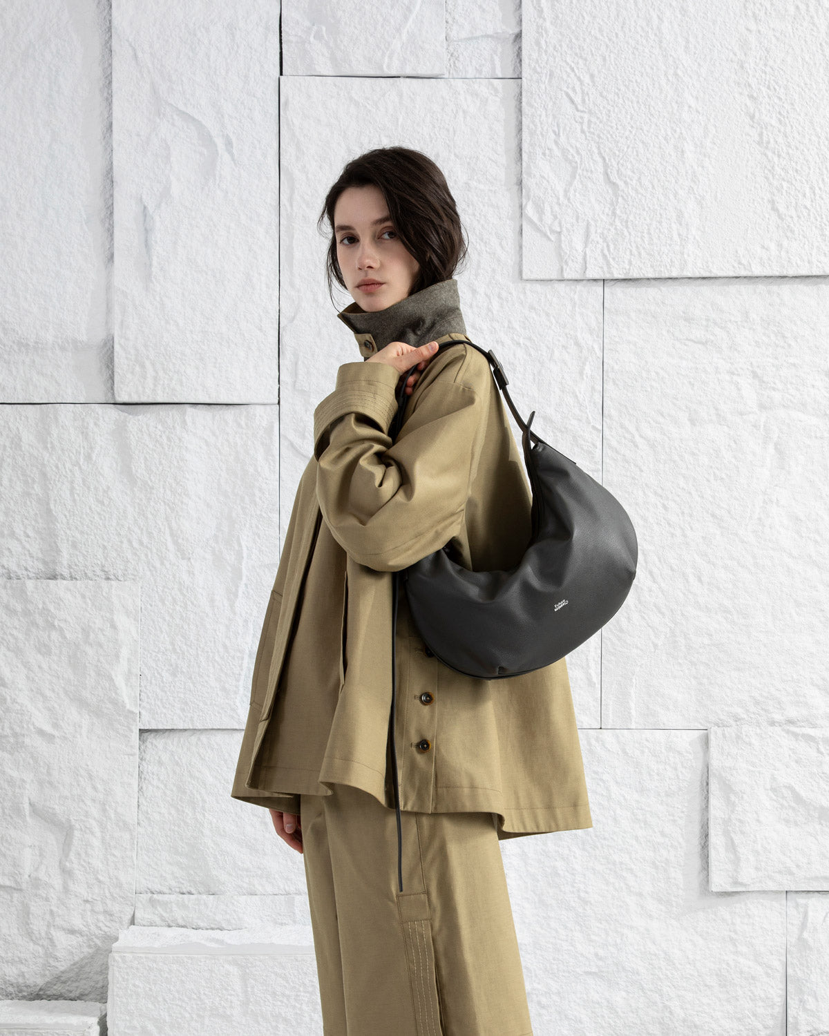 Moonless Night Medium Dumpling Crossbody Womens Curve Shaped Crossbody Shoulder Bag Medium Leather Accessories Bag 